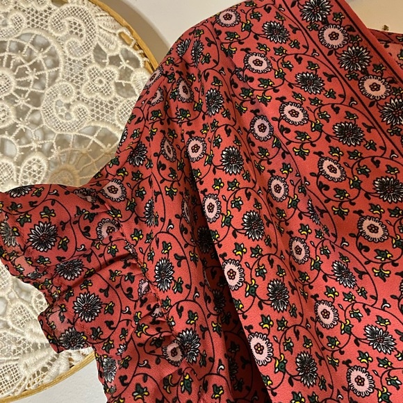 FLORAL Tunic (S) Relaxed V-neck with Butterfly Sleeve, Signed Back/Belted Waist - Picture 3 of 11